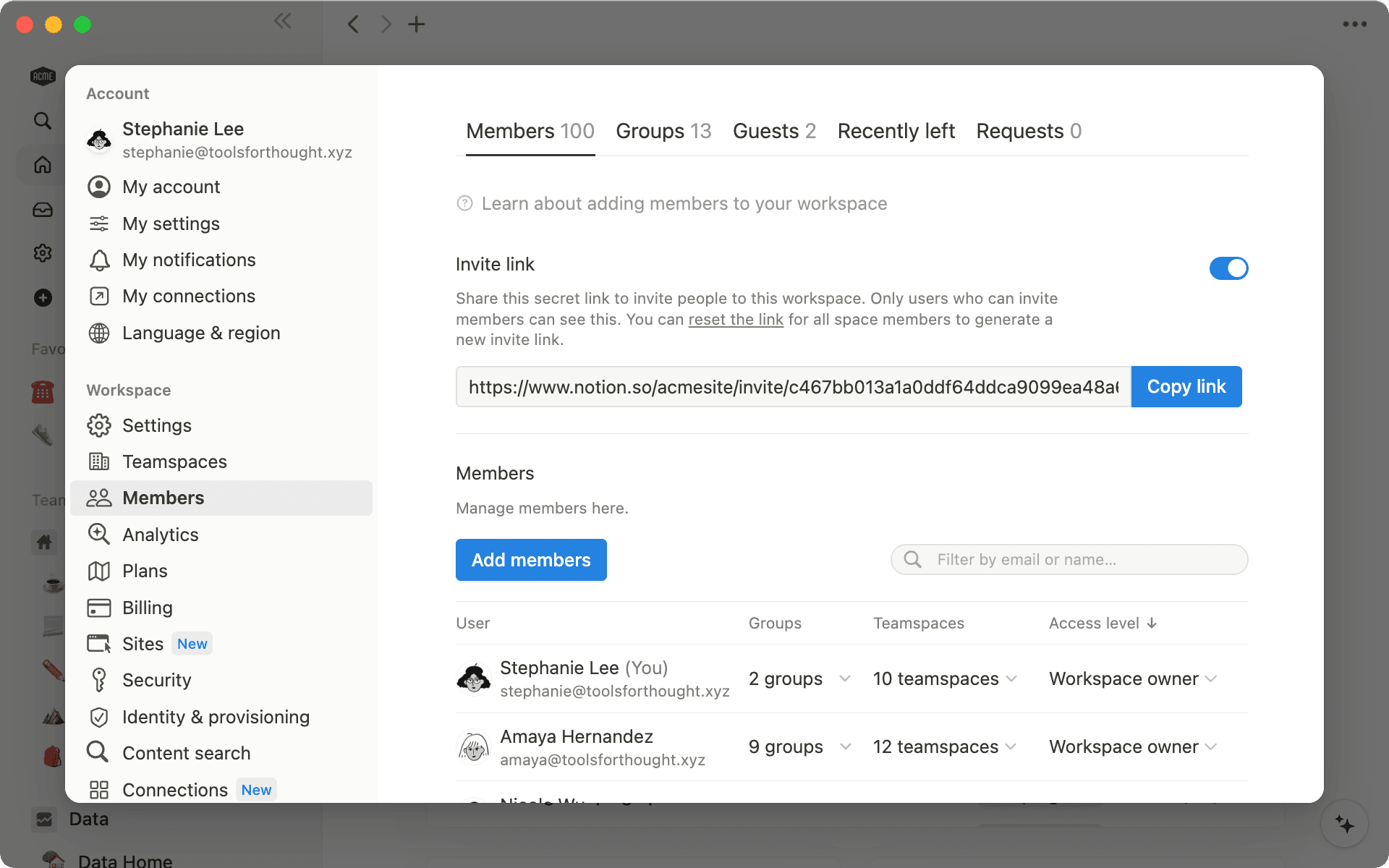 Affichez tous vos membres, invités et demandes d’invitations dans le menu Paramètres et membres, sous « Membres ».